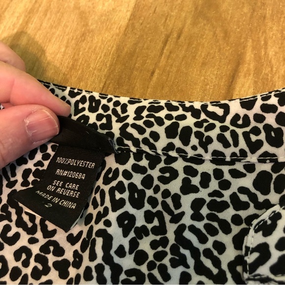 Torrid White Black Leopard Print Lightweight Sheer Long Sleeve Top Womens Size 2 - Picture 7 of 11